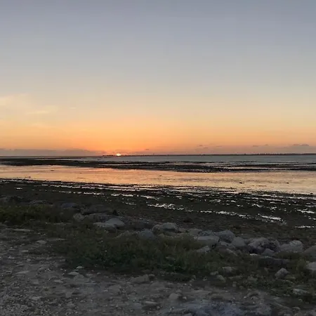 Beautiful 4br With Jacuzzi Near The