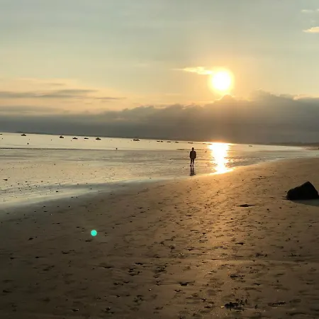 Beautiful 4br With Jacuzzi Near The Villa