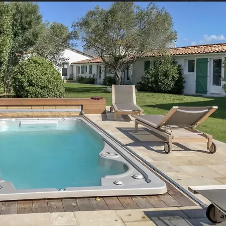 Villa Beautiful 4br With Jacuzzi Near The