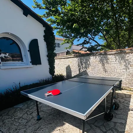 Villa Beautiful 4br With Jacuzzi Near The