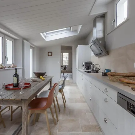 别墅 Beautiful 4br With Jacuzzi Near The