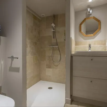 Beautiful 4br With Jacuzzi Near The *