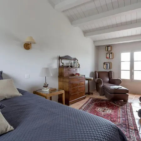 Beautiful 4br With Jacuzzi Near The *