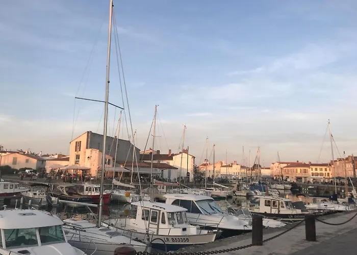 Beautiful 4br With Jacuzzi Near The *