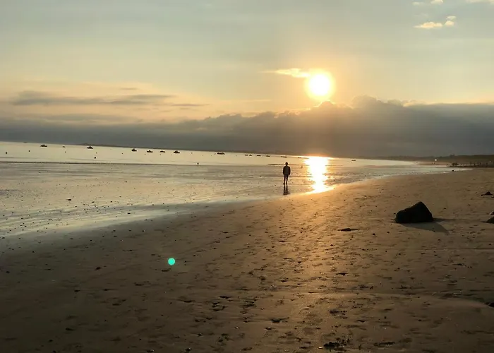 Beautiful 4br With Jacuzzi Near The Villa