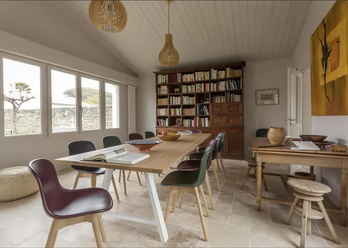 Villa Beautiful 4br With Jacuzzi Near The