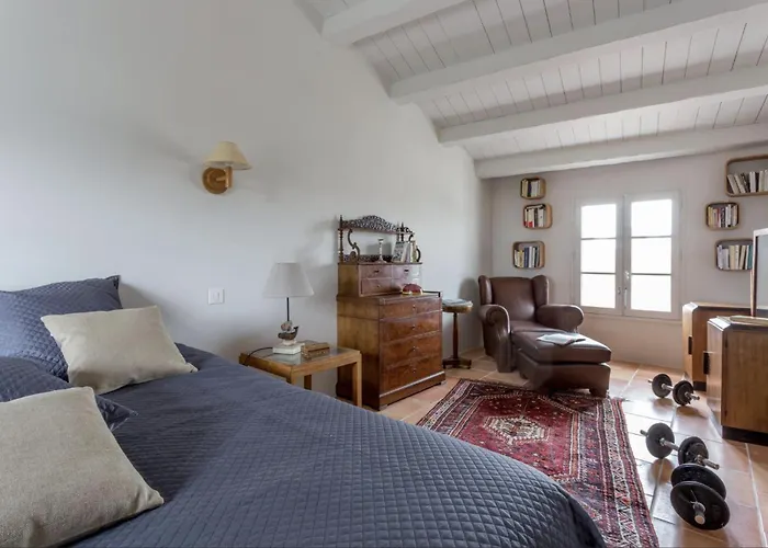 Beautiful 4br With Jacuzzi Near The *